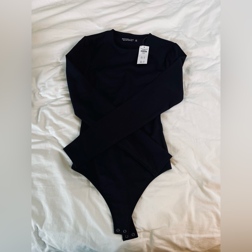 Crew neck long sleeve body suit.